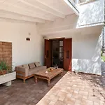 Olive Garden House مزرعة للإقامة بورغوني